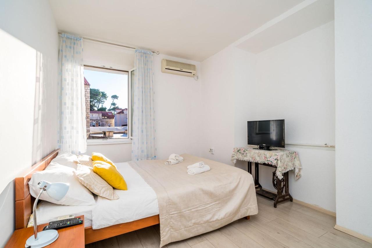 Deluxe Rooms With A Terrace View At Old City Gate Дубровник Экстерьер фото