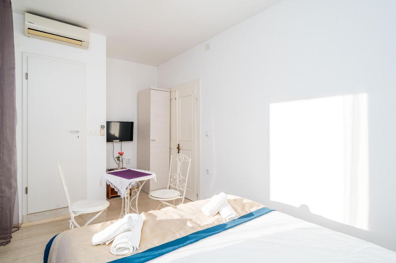 Deluxe Rooms With A Terrace View At Old City Gate Дубровник Экстерьер фото