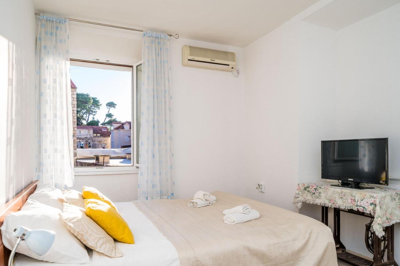 Deluxe Rooms With A Terrace View At Old City Gate Дубровник Экстерьер фото