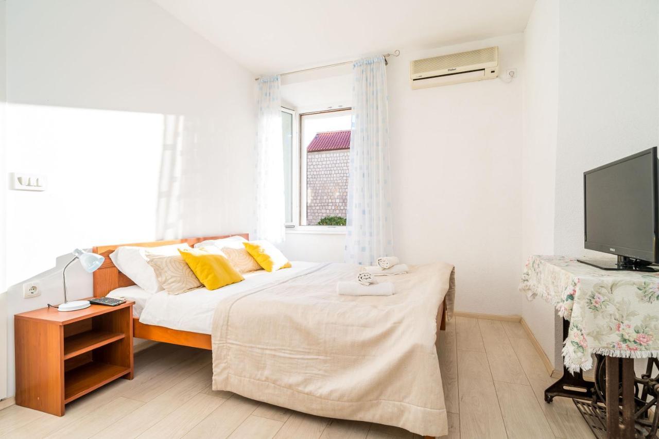 Deluxe Rooms With A Terrace View At Old City Gate Дубровник Экстерьер фото