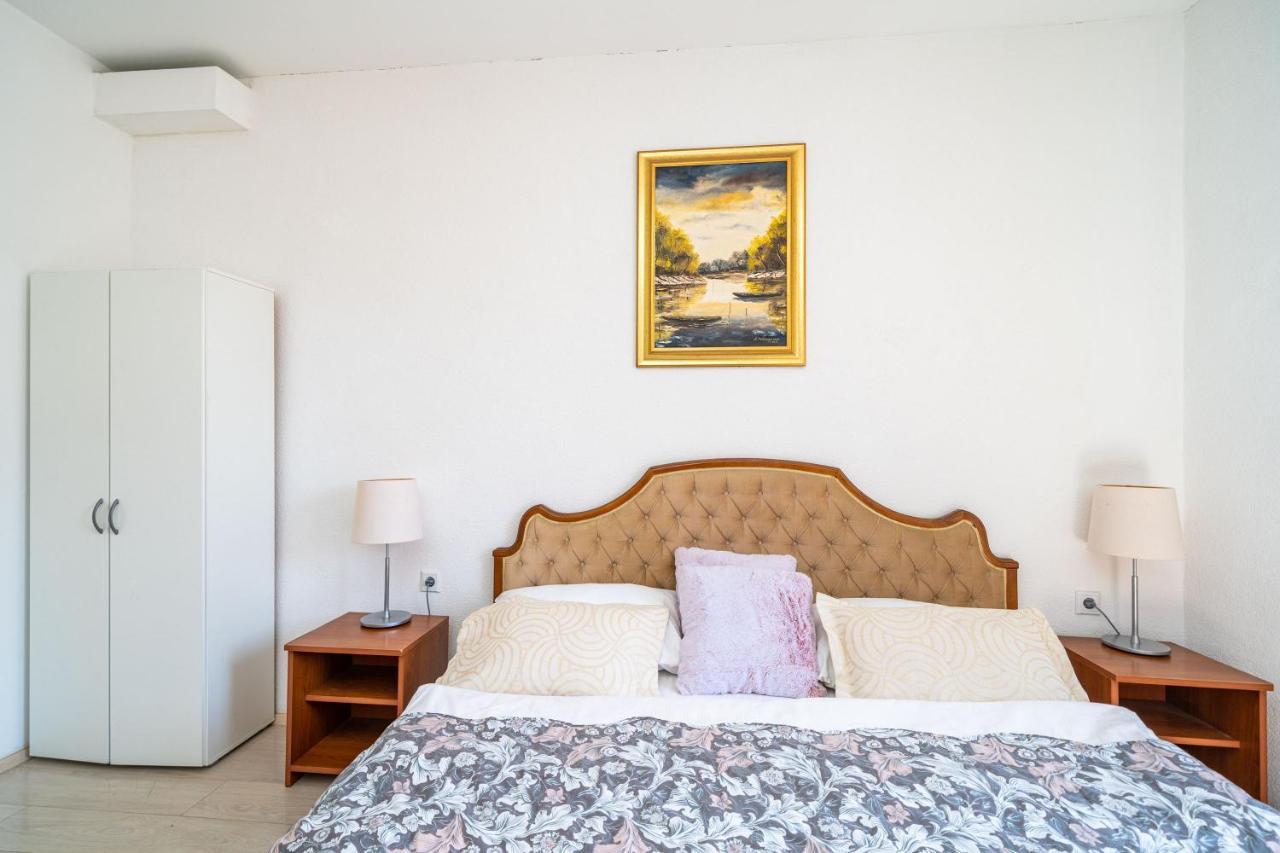 Deluxe Rooms With A Terrace View At Old City Gate Дубровник Экстерьер фото